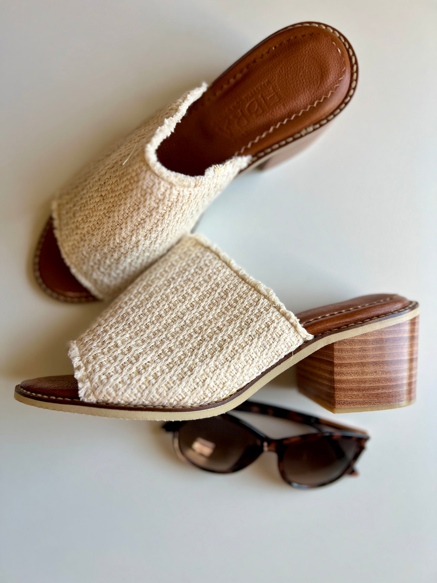 FIBRA CREMA EN TACON